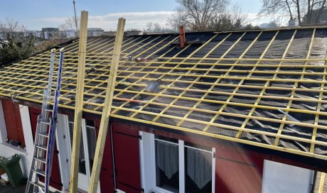 Rénovation complète de toiture en tuiles méridionales POUDENX pastel à Pessac